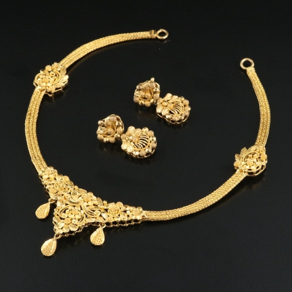 20K Yellow Gold Necklace And 14K Yellow Gold earrings - Picture 1 of 5
